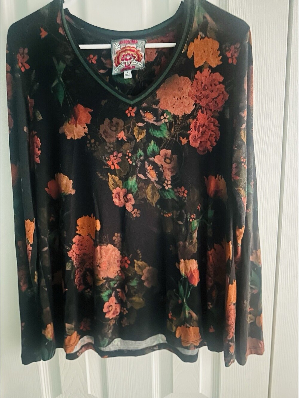 Johnny Was - Beautiful Black Floral Long Sleeve V-Neck Soft Fabric Shirt -Small